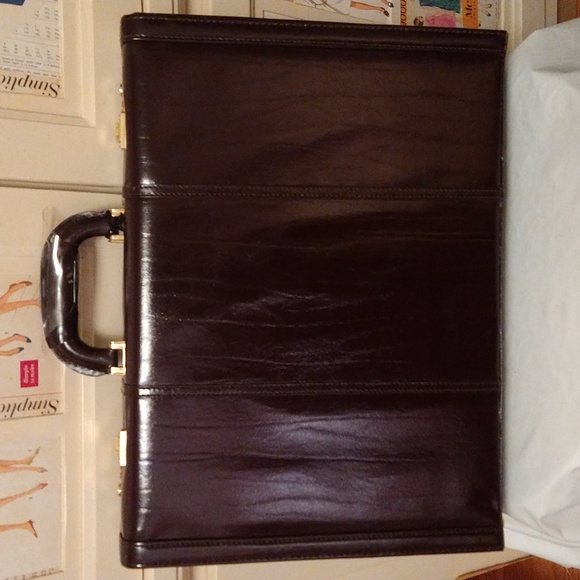 NIB Heritage burgundy leather attached case - Picture 3 of 11